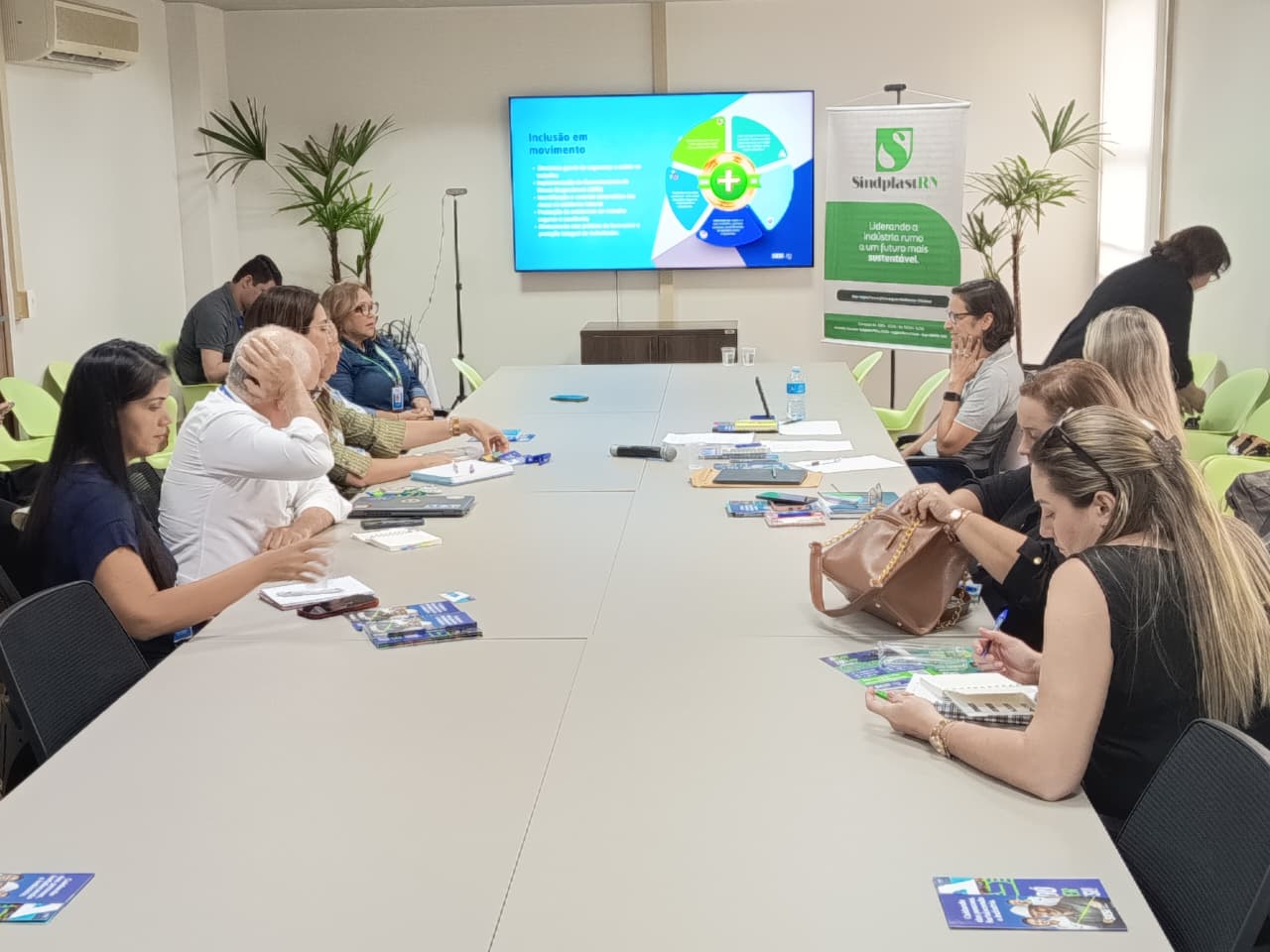 SINDPLAST-RN reúne associados na Casa da Indústria para apresentar serviços do SESI-RN