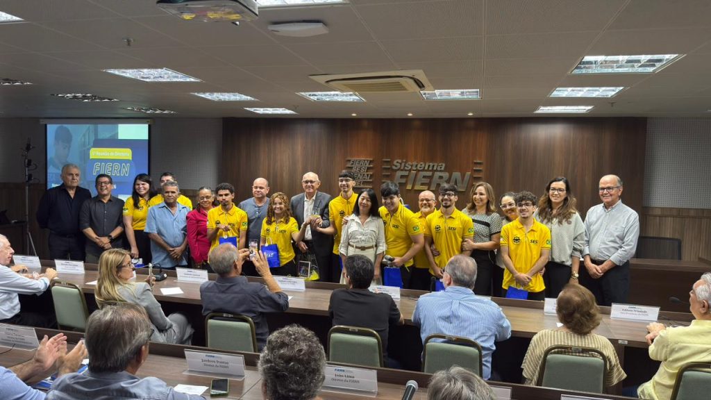 Equipe campeã internacional de robótica do SESI-RN é homenageada pela diretoria da FIERN